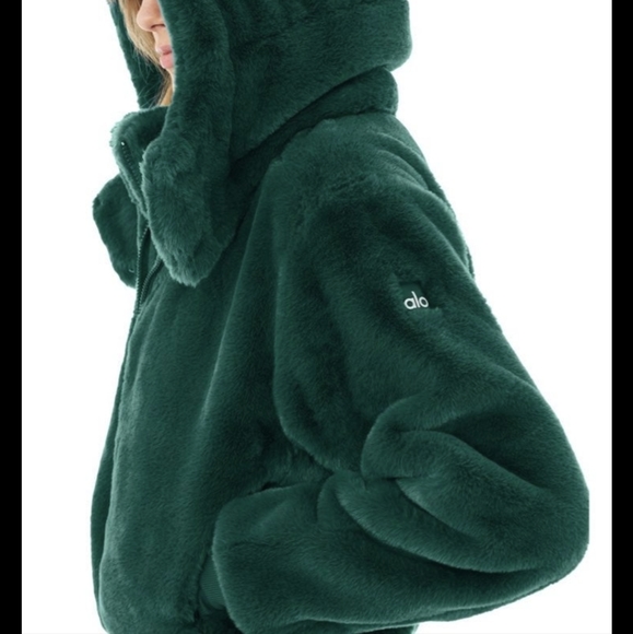 Alo Yoga Faux Fur emerald/teal jacket, NWOT, XS. Hard to find, sold out! - Picture 3 of 9